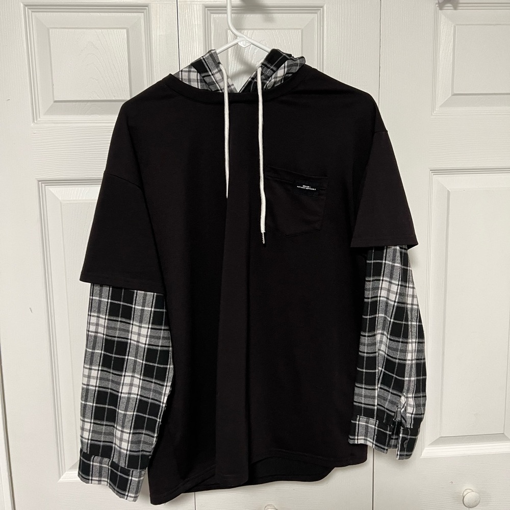 Romwe, Large, Black and white hoodie with plaid sleeves
